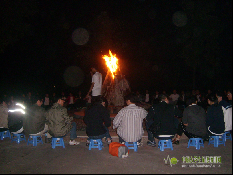 放大图片-篝火晚会